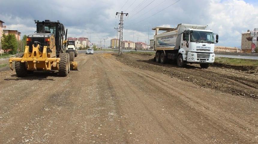Ağrı Devlet Hastanesi İ&ccedil;in Bağlantı Yolları Yapılıyor