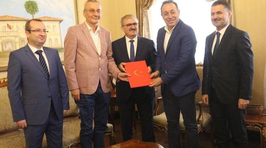 Antalyaspor Derneği&rsquo;ne Spor Salonu Desteği