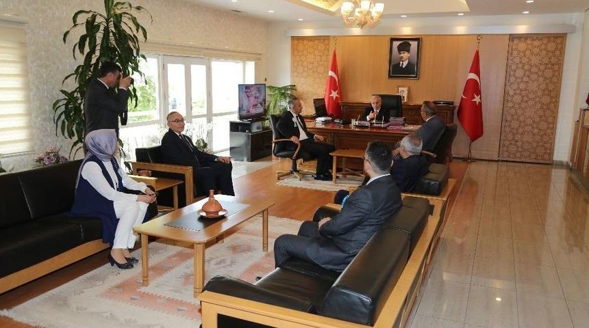 Vali Kam&ccedil;ı&rsquo;ya Vakıflar Haftası Ziyareti