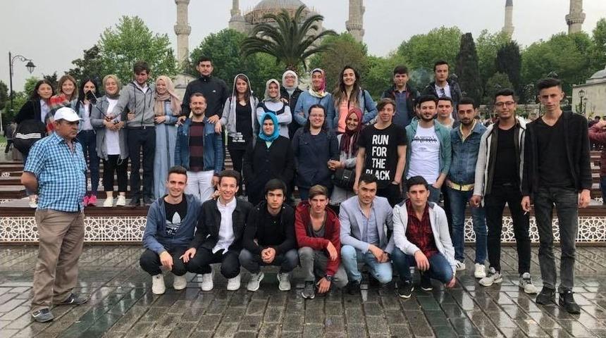 Vezirhan Belediyesi, İstanbul Gen&ccedil;lik Gezisi D&uuml;zenledi