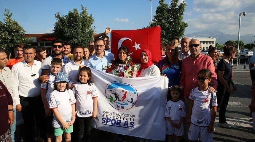 B&uuml;y&uuml;kşehir Şampiyonlar Yetiştiriyor