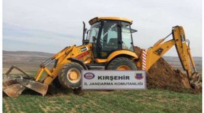 İzinsiz Kazı Yapan 4 Kişi Jandarma Tarafından Yakalandı