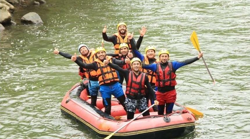 Raftingciler Melene Akın Etti