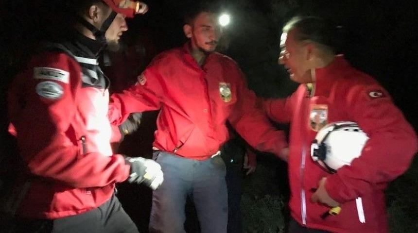 Tuvalet İ&ccedil;in Ayrıldı, Dağda Kayboldu