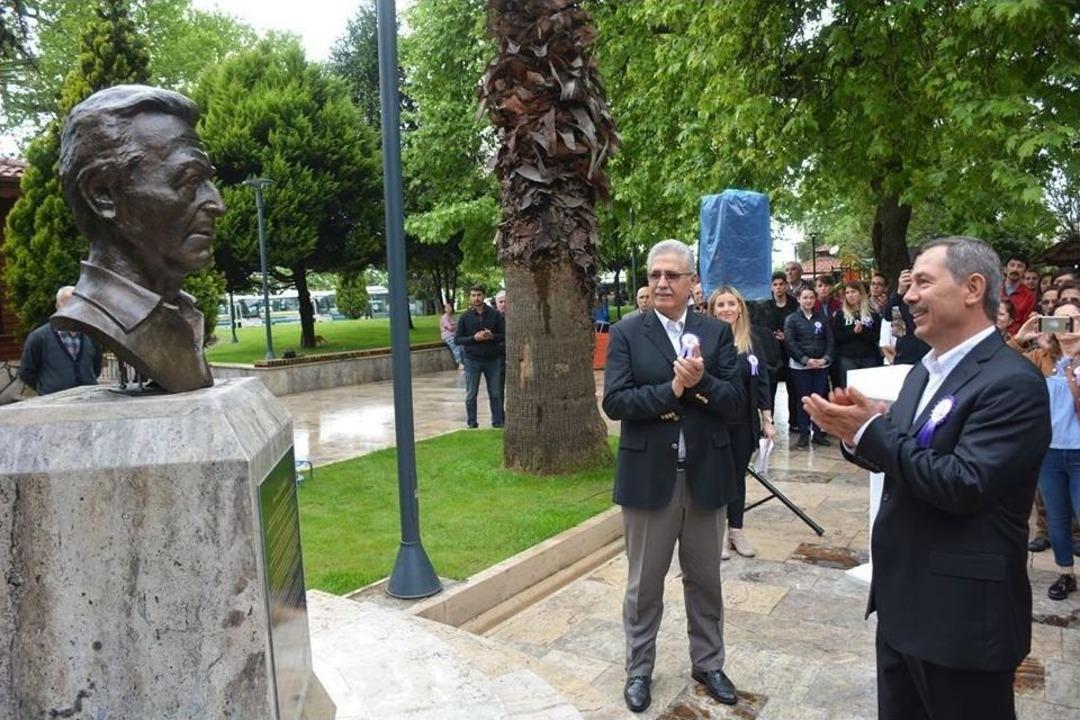 D&uuml;nyaca &Uuml;nl&uuml; Ressam Osman Zeki Oral&rsquo;ın B&uuml;st&uuml; A&ccedil;ıldı