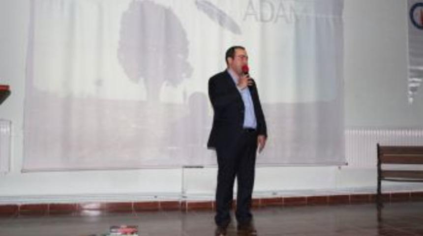 Kaymakam Karataş, Şairlere Taş &Ccedil;ıkarttı