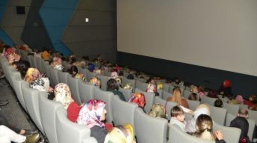 Film G&ouml;sterimlerine Yoğun İlgi