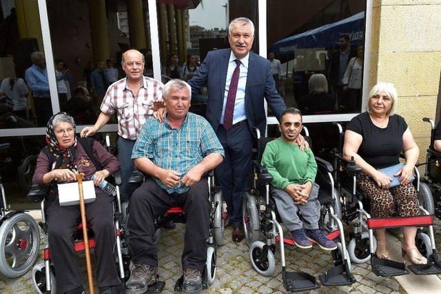 Elektrikli Tekerlekli Sandalyelerin Sahipleri Kura İle Belli Oldu