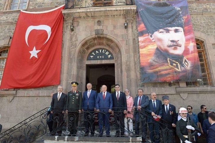 Atatürk’ün Erzurum’a Gelişinin 99. Yıldönümü Törenlerle Kutlandı G4