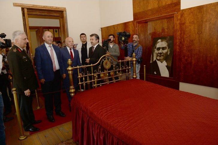 Atatürk’ün Erzurum’a Gelişinin 99. Yıldönümü Törenlerle Kutlandı G5