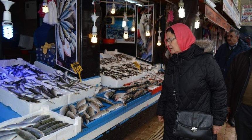 Hamsi Kıyılardan Sonra Tezg&acirc;hları Da Terk Etti