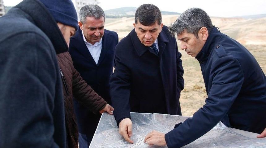 Fadıloğlu G&ouml;kt&uuml;rk Mahallesi&rsquo;nde Yol A&ccedil;ma &Ccedil;alışmalarını İnceledi