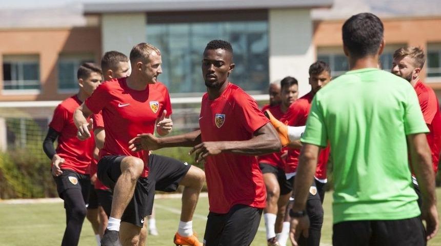 Mensah Kayserispor&rsquo;da İlk Antrenmanına &Ccedil;ıktı
