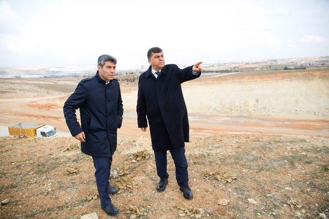 Fadıloğlu Göktürk Mahallesi’nde Yol Açma Çalışmalarını İnceledi 1