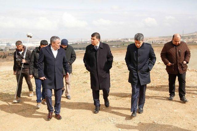 Fadıloğlu Göktürk Mahallesi’nde Yol Açma Çalışmalarını İnceledi 2