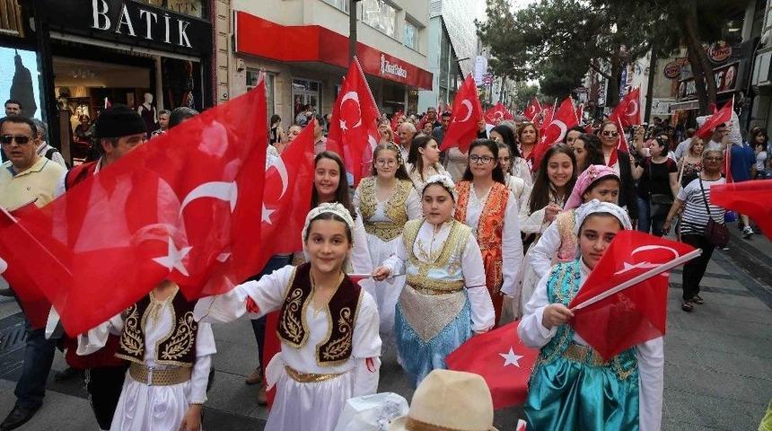 Karşıyaka&rsquo;da Balkan R&uuml;zgarı Esti