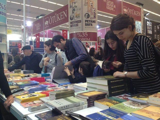 Atatürk Kültür Merkezi Başkanlığı Yayınlarına Ankara Kitap Fuarında Büyük İlgi