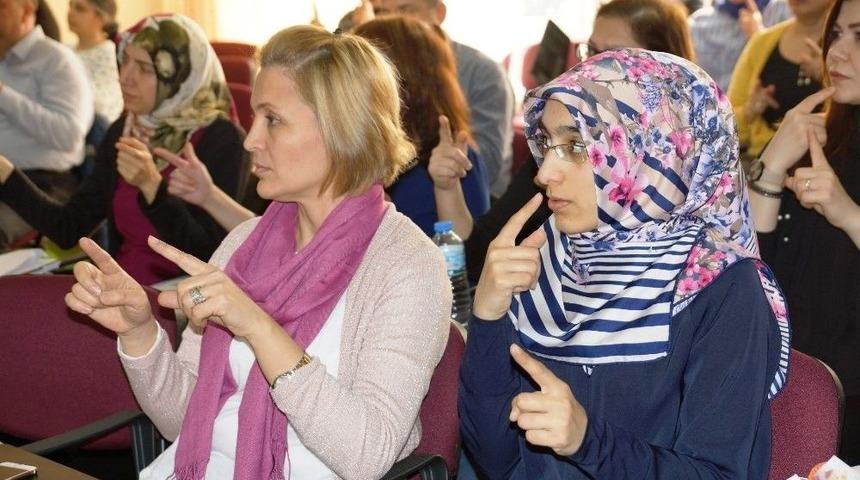Aydın’da Kamu Çalışanları İşaret Dili Öğreniyor