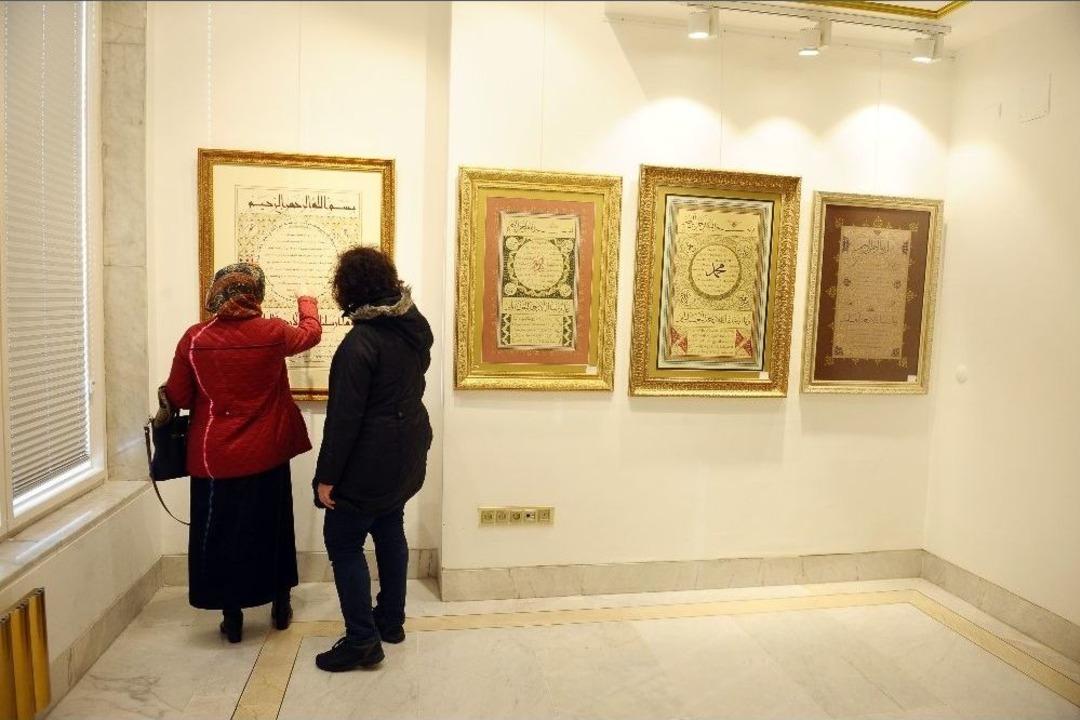 Eğitim Yararına Hat Sergisine B&uuml;y&uuml;k İlgi