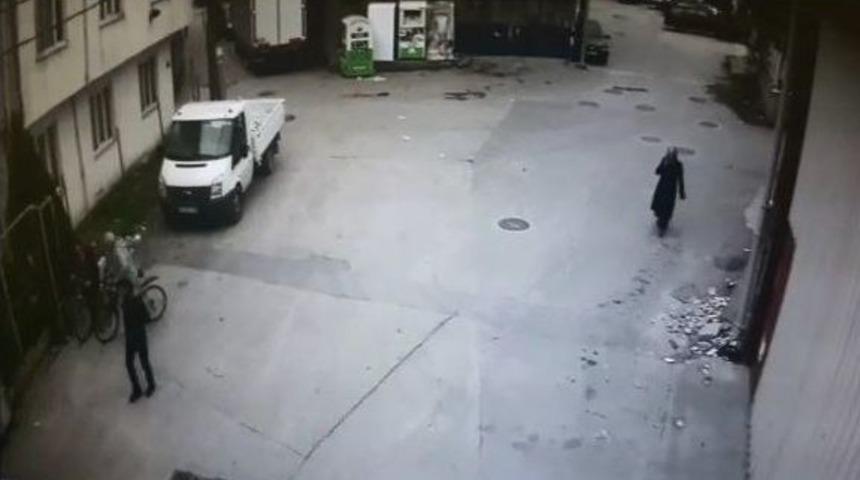 Kapka&ccedil;&ccedil;ı Kıyafet Kumbarasındaki Parmak İzinden Yakalandı