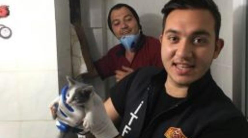 Yavru Kedi Havalandırma Boşluğunda Mahsur Kaldı