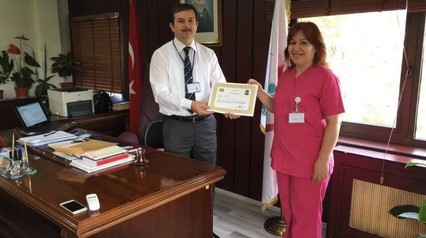 &rsquo;yılın Ebesi&rsquo; &Ouml;d&uuml;l&uuml; Akhisar&rsquo;a Geldi