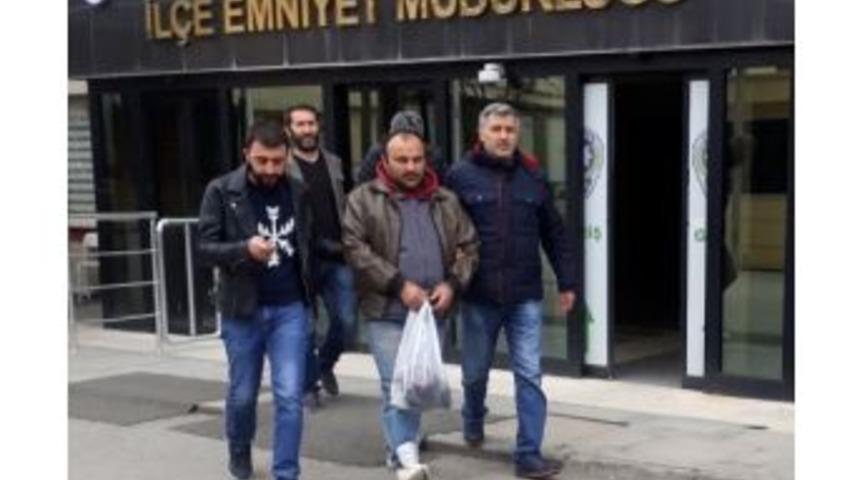 Kocaeli&rsquo;de Park Halindeki 95 Aracın Ak&uuml;s&uuml;n&uuml; &Ccedil;alan Hırsızlar Yakalandı