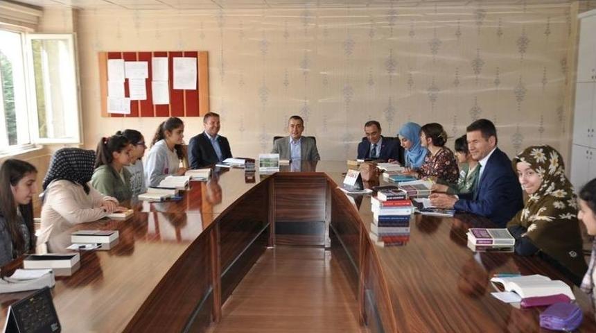 Fen Lisesi Kitap İnceleme Toplantısı Yapıldı