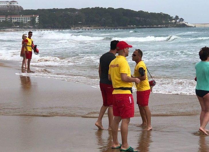 Dalgalara Aldırış Etmeyen Vatandaşlar Düdük Ve Megafonla Uyarıldı G4