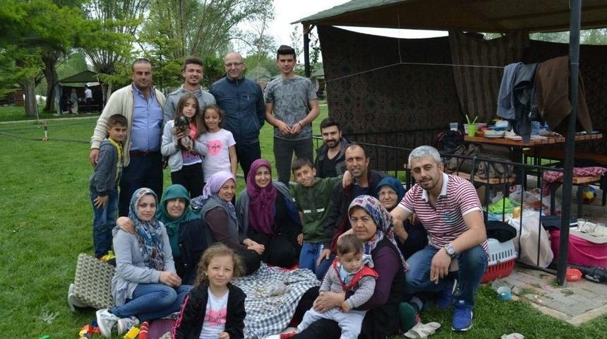 Şuhut İl&ccedil;esinde Hıdrellez Piknik Alanlarında Kutlandı