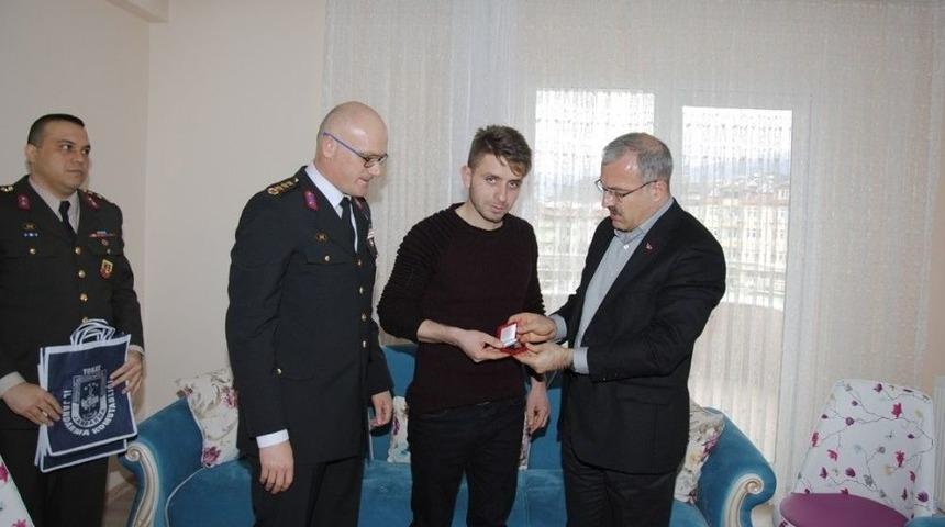 Gaziye Rozeti Takdim Edildi