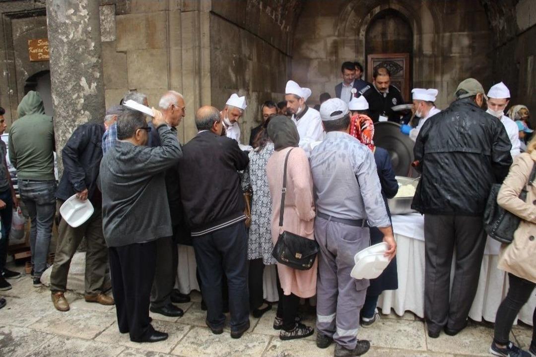 Yağmur Ziyafete Engel Olmadı