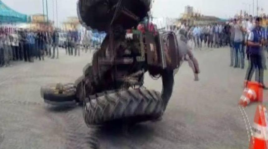 Trakt&ouml;r G&ouml;sterisi Canından Ediyordu