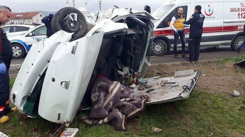 Korkun&ccedil; Kazada Can Pazarı: 1 &Ouml;l&uuml;, 3 Yaralı