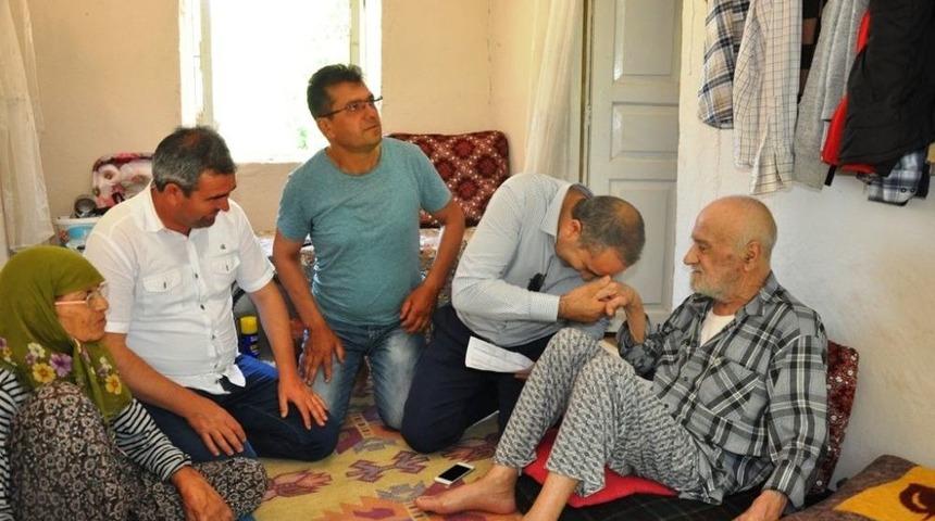 Yaşlı Ve Engelli Çiftin Evlerinde Hizmet