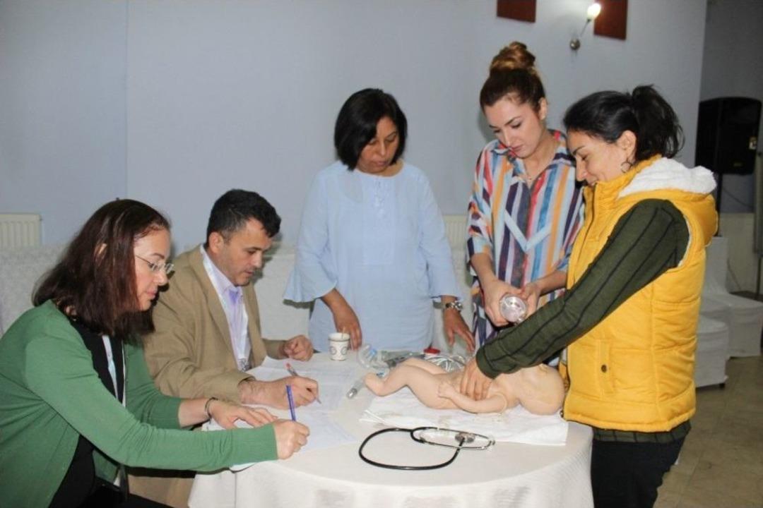 Bebek &Ouml;l&uuml;mlerinin &Ouml;nlenmesi Amacıyla Yenidoğan Canlandırma Eğitimi D&uuml;zenlendi