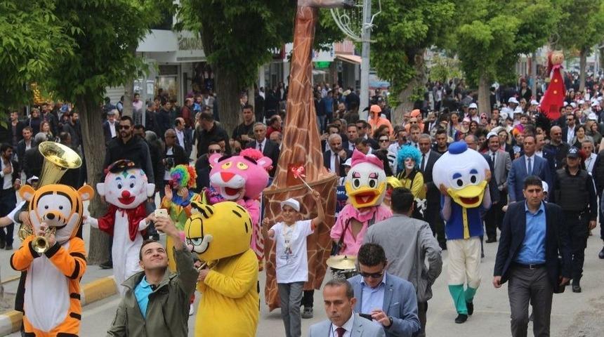 Van&rsquo;da &lsquo;akdamar &Ccedil;ocuk Ve Gen&ccedil;lik Tiyatroları Şenliği&rsquo; Başladı