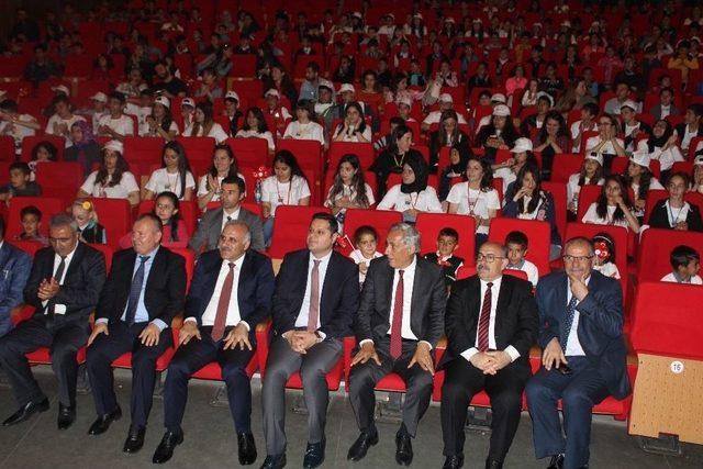 Van’da ‘akdamar Çocuk Ve Gençlik Tiyatroları Şenliği’ Başladı