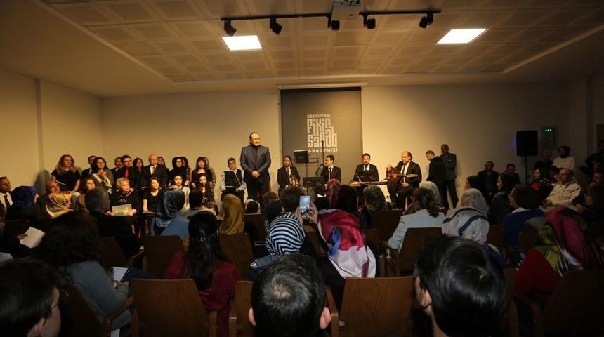 T&uuml;rk M&uuml;ziği Meşk Sınıfı Korosu Ustalarla Sahne Aldı