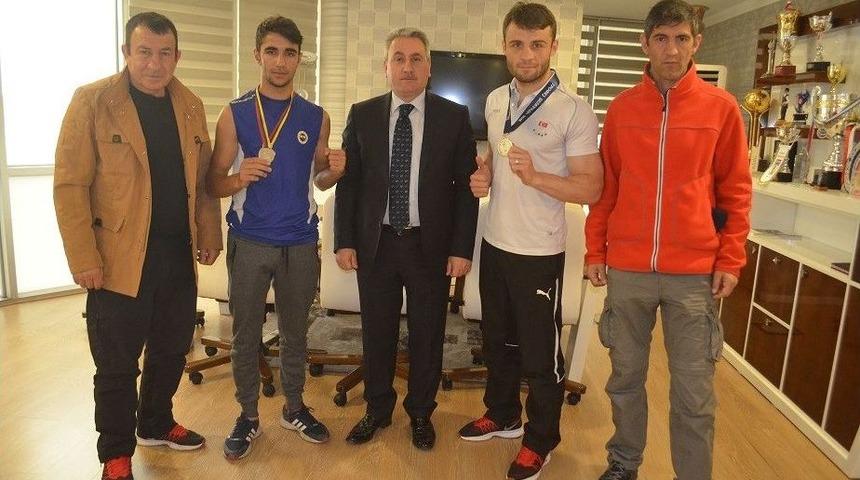 Erzurum Gen&ccedil;lik Hizmetleri Ve Spor İl M&uuml;d&uuml;r&uuml; Taşkesenligil Başarılı Boks&ouml;rleri Kutladı