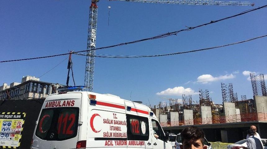 İş&ccedil;iler, 100 Metre Y&uuml;kseklikteki Vincin Tepesinde Eylem Yapıyor