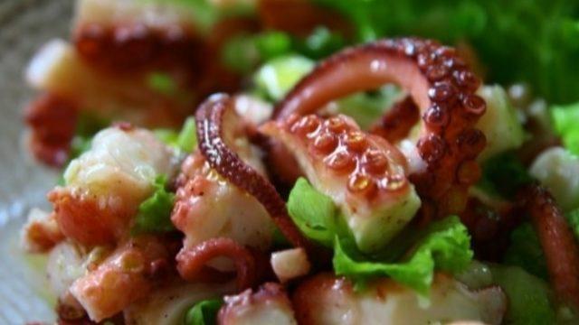 Ahtapot Kuşkonmaz Ve Domates Salatası