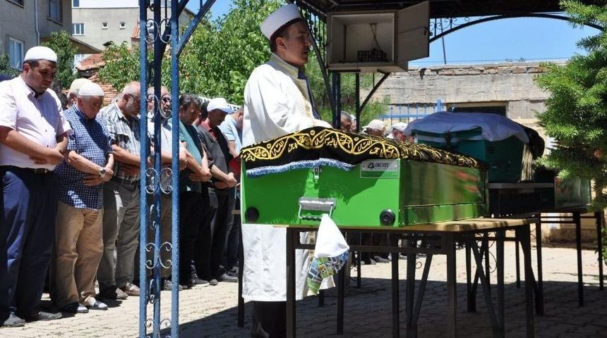 Bulgaristan&rsquo;daki Kazada &Ouml;len 4 Kişilik Gurbet&ccedil;i Aile G&ouml;zyaşları Son Yolculuklarına Uğurlandı