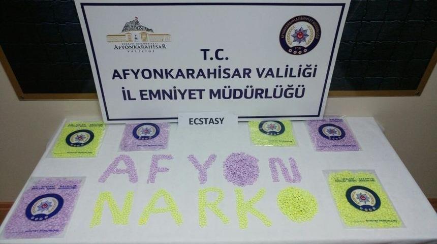 Polisten Uyuşturucu Satıcılarına Operasyon