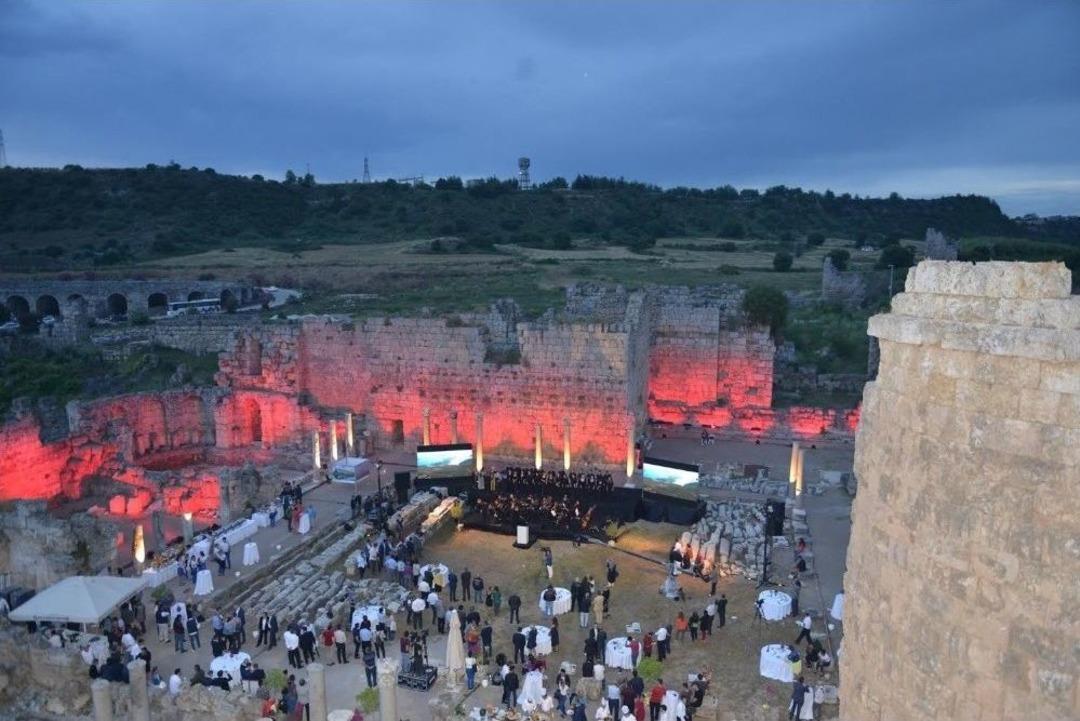 Antalya&rsquo;dan T&uuml;rkiye 2024&rsquo;e Tarihi Destek