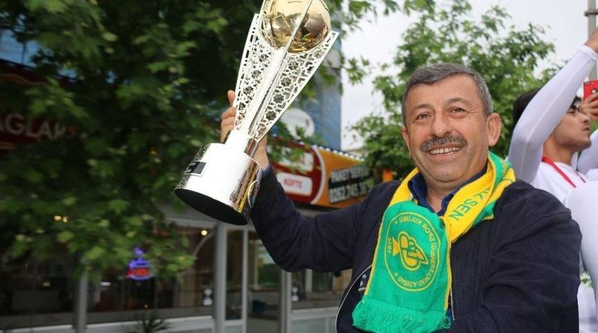 Darıca Gen&ccedil;lerbirliği Şampiyonluğu Kutladı