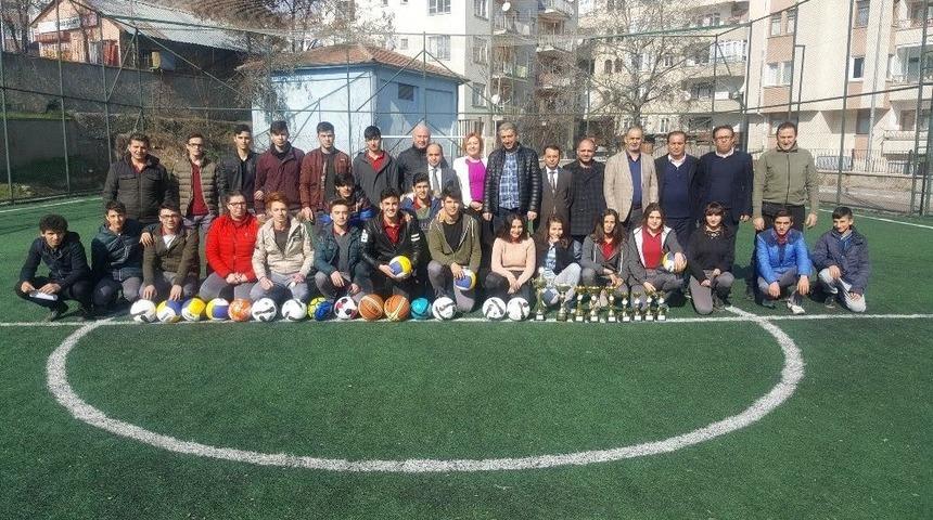 Ticaret Lisesi Mezunlarından Vefa