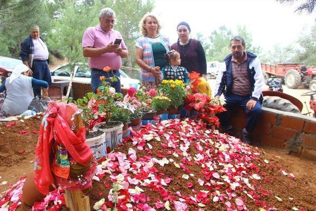 Hıdırellez Nedeniyle Mezarlıkta Buluştular