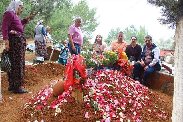 Hıdırellez Nedeniyle Mezarlıkta Buluştular