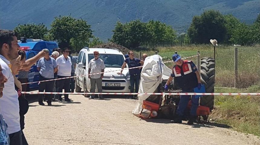 Trakt&ouml;r&uuml;n Altında Kalan Yaşlı Adam Hayatını Kaybetti